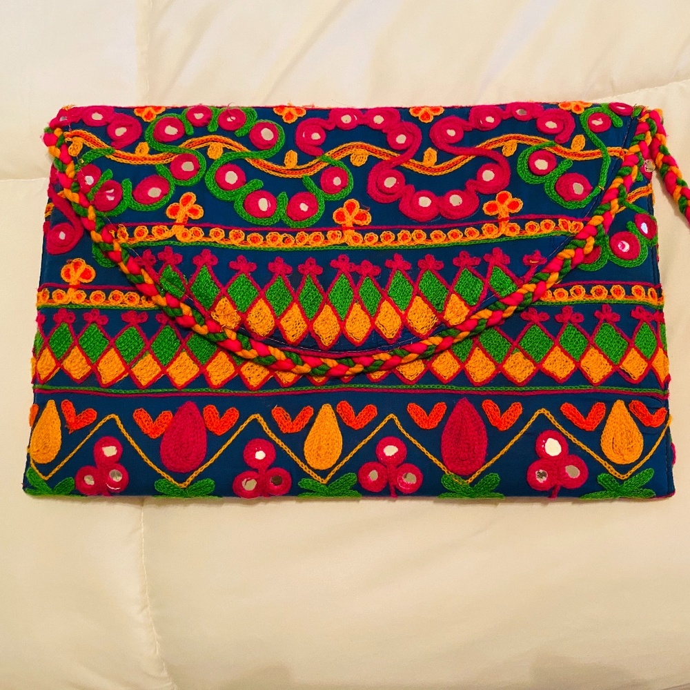 Kareena Embroderied Clutch Handbag